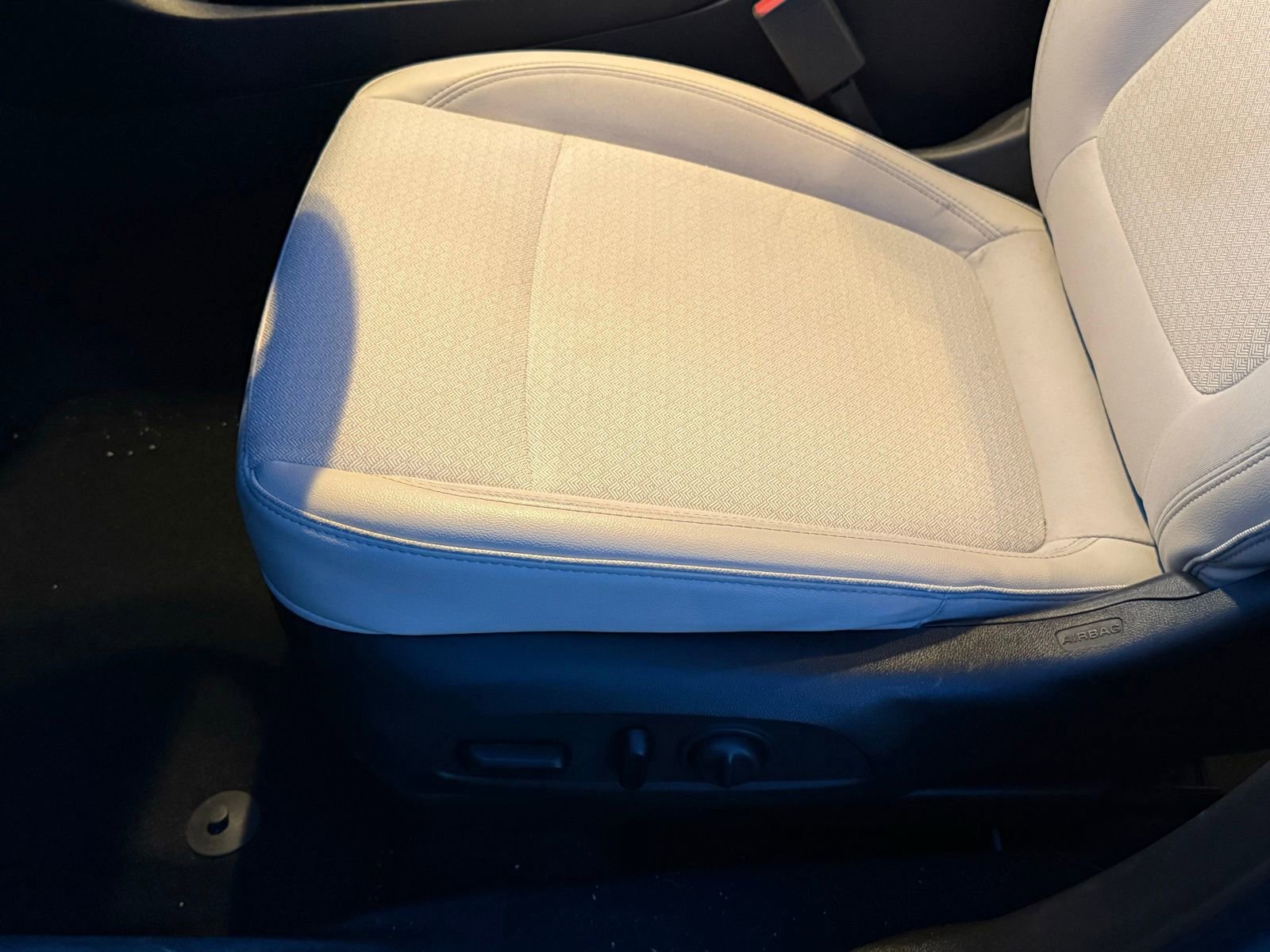Used 2022 Buick Encore GX Preferred w/ Cold Weather Comfort Package FWD image 35