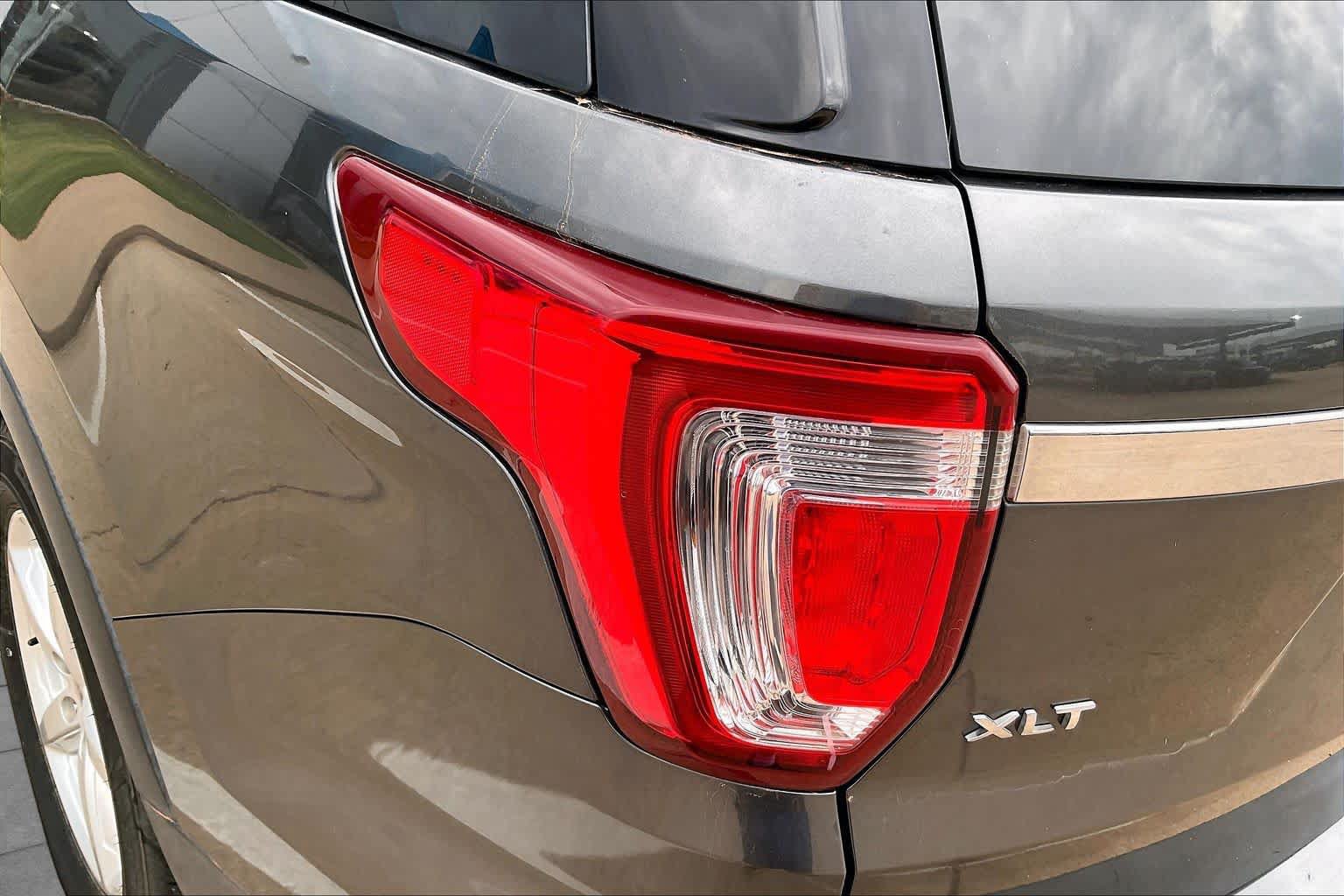 Used 2016 Ford Explorer XLT w/ Equipment Group 202A AWD/4WD image 28