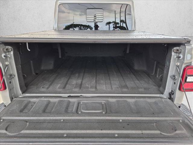 Used 2022 Jeep Gladiator Overland AWD/4WD image 6