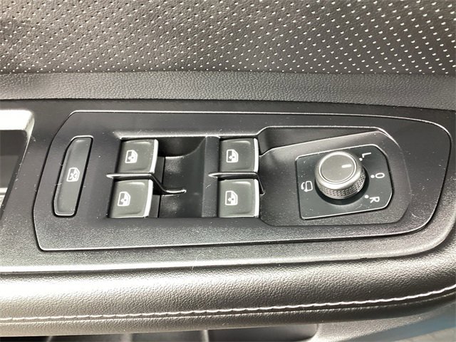 Used 2024 Volkswagen Atlas Cross Sport SEL Premium R-Line image 27