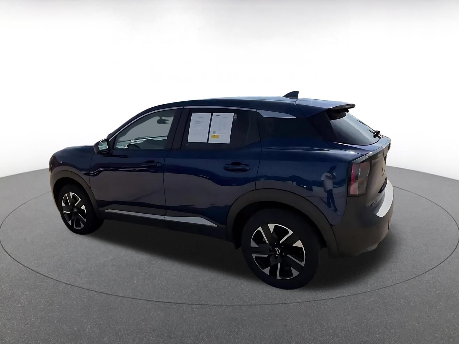 Used 2025 Nissan Kicks SV AWD/4WD image 10