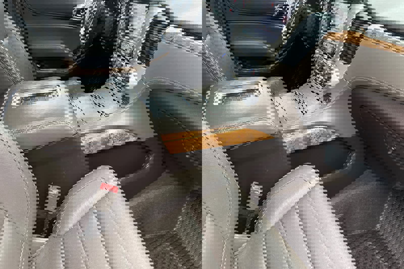 Used 2015 GMC Yukon Denali w/ Premium Package image 18