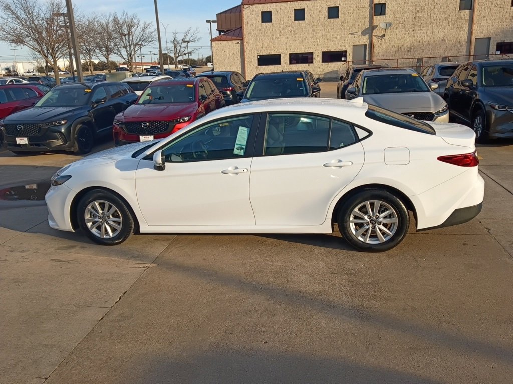 Used 2025 Toyota Camry LE image 4