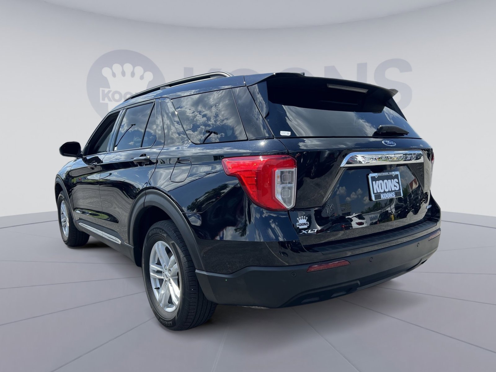 Used 2023 Ford Explorer XLT AWD/4WD image 14