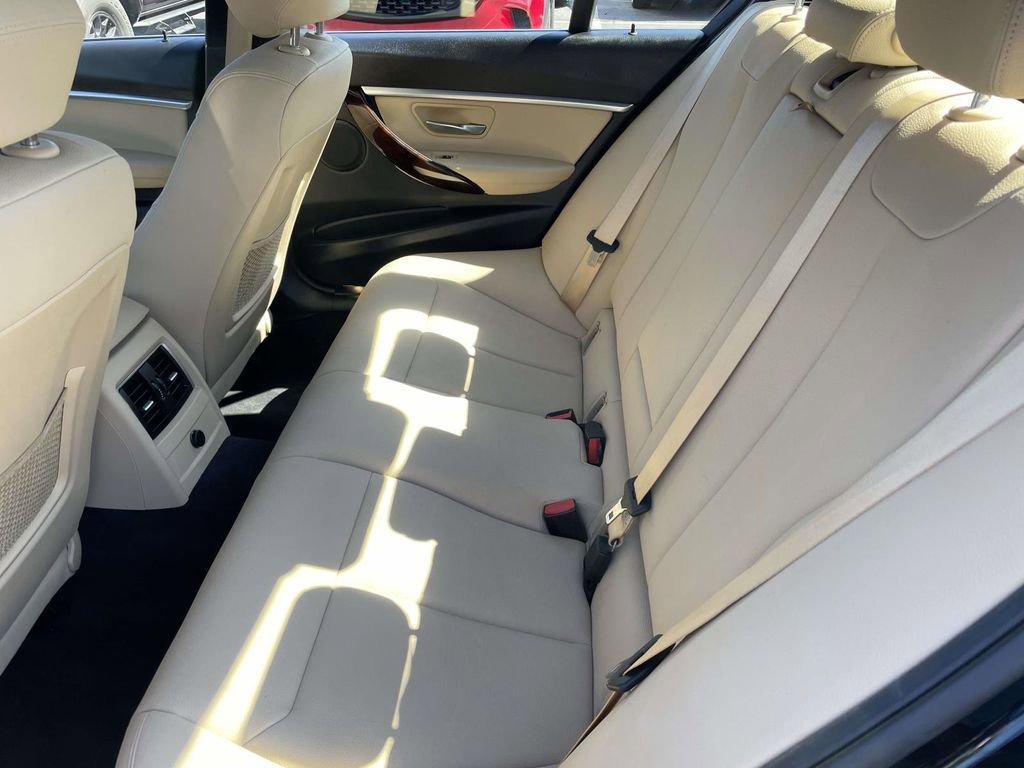 Used 2018 BMW 330i xDrive Sedan w/ Convenience Package image 21