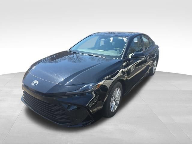 Used 2025 Toyota Camry LE image 2
