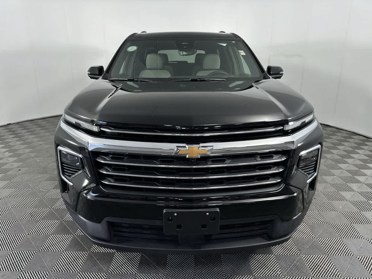 Used 2026 Chevrolet Traverse LT w/ Driver Confidence Package AWD/4WD image 3