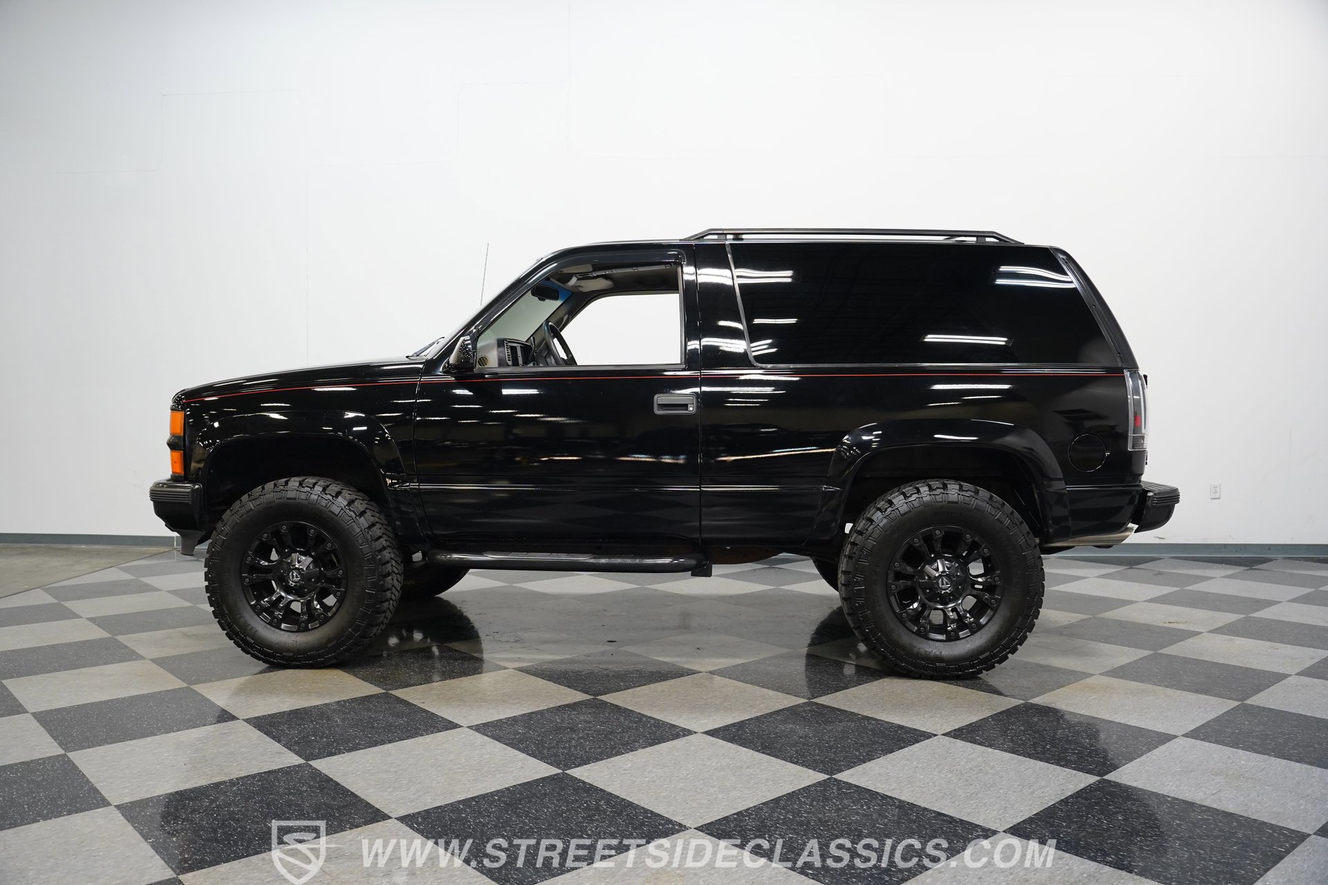 Used 1996 Chevrolet Tahoe Z71 image 2