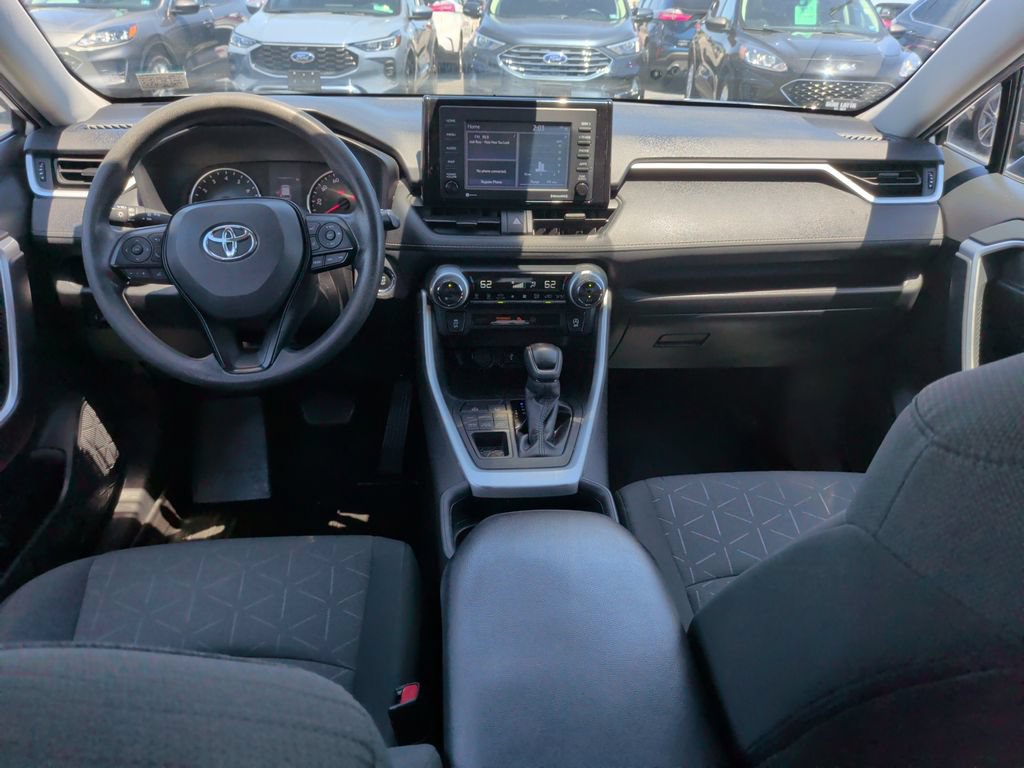 Used 2021 Toyota RAV4 XLE AWD/4WD image 2