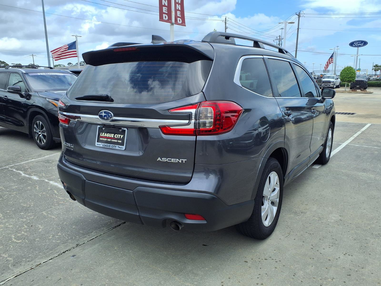 Used 2023 Subaru Ascent 8-Passenger AWD/4WD image 4