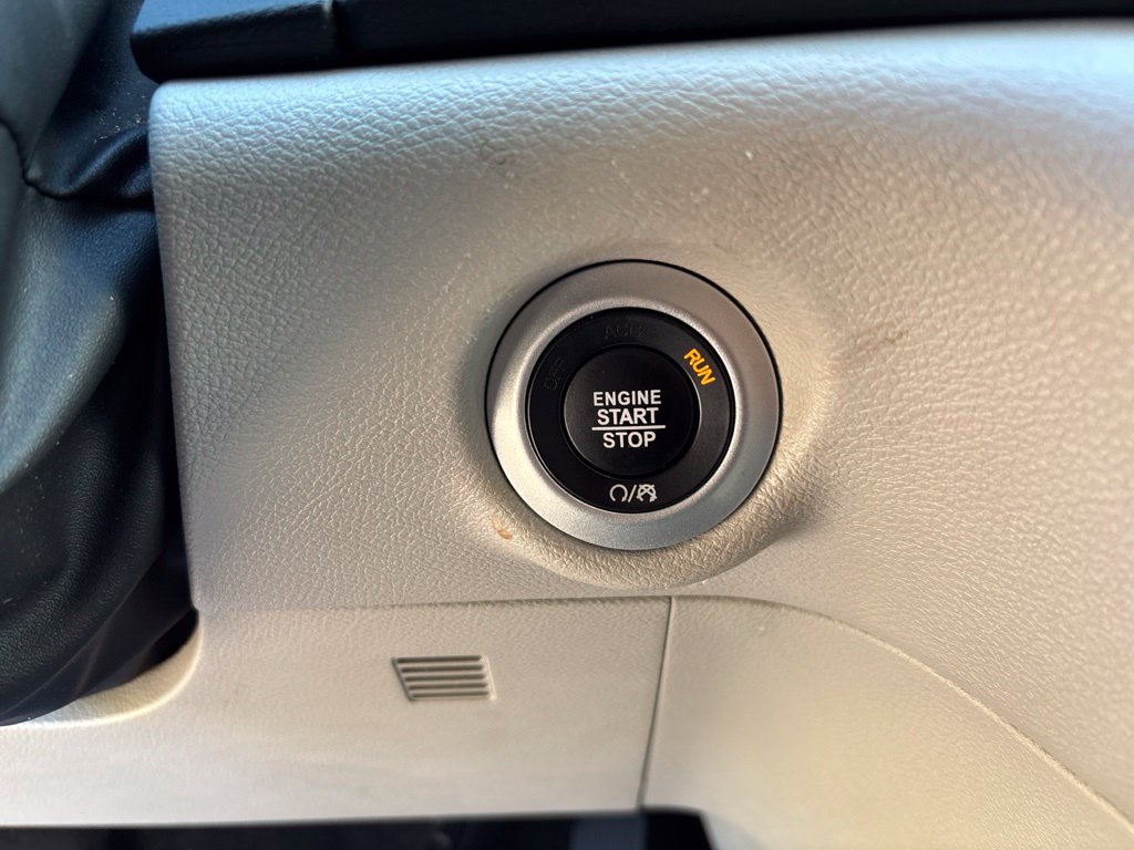 Used 2024 Chrysler Pacifica Touring-L FWD image 30