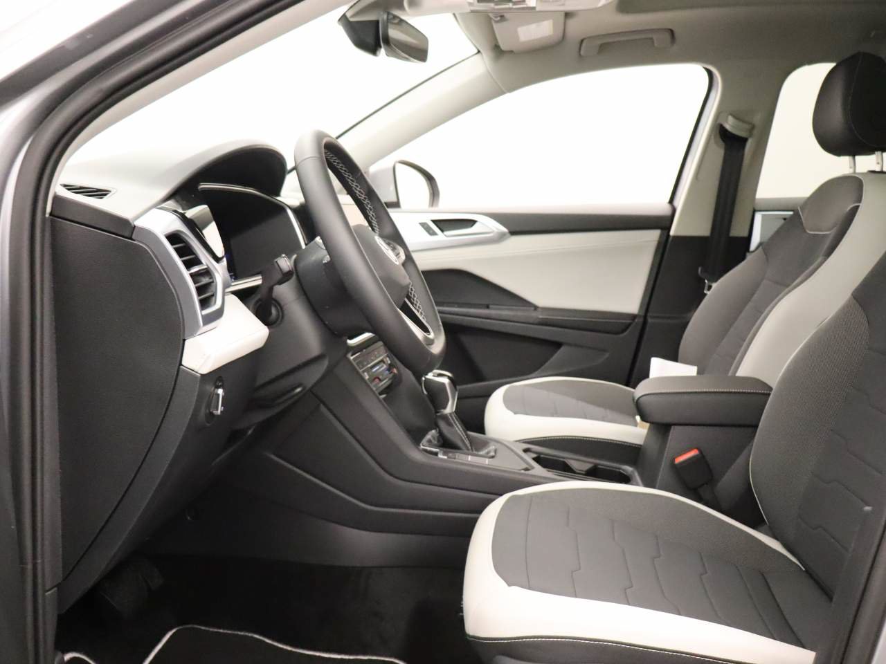 New 2026 Volkswagen Taos SE FWD image 14