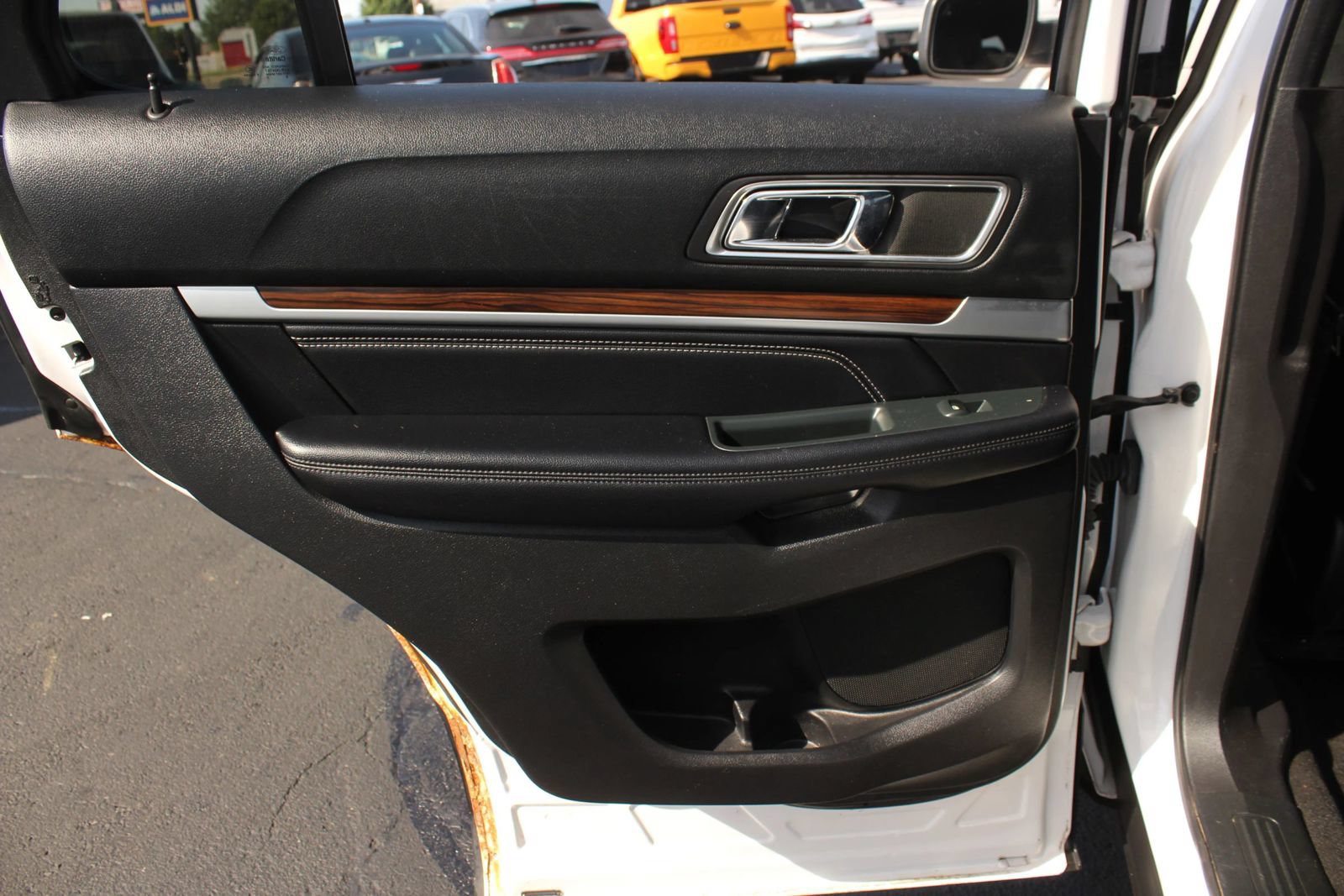 Used 2018 Ford Explorer Limited w/ Equipment Group 301A AWD/4WD image 13