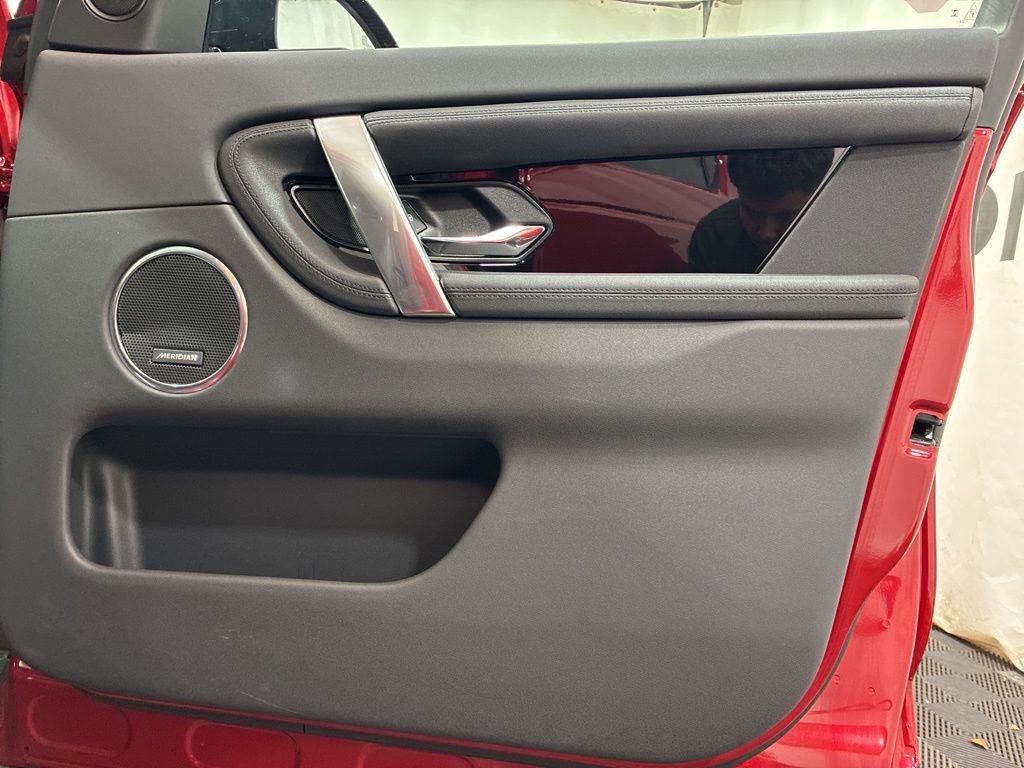 Used 2025 Land Rover Discovery Sport S image 11