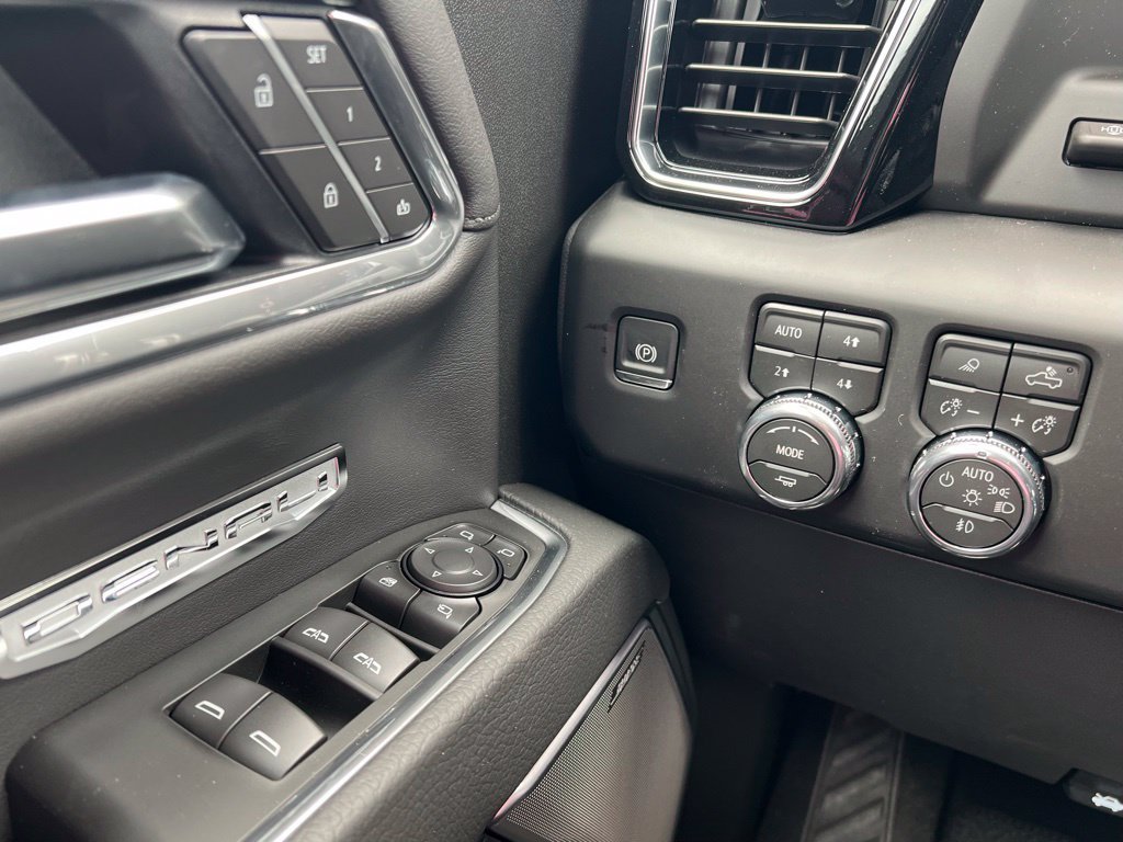 New 2026 GMC Sierra 1500 Denali w/ Denali Reserve Package AWD/4WD image 15