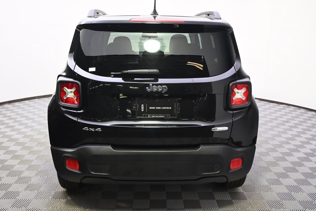 Used 2016 Jeep Renegade Latitude w/ Cold Weather Group AWD/4WD image 5
