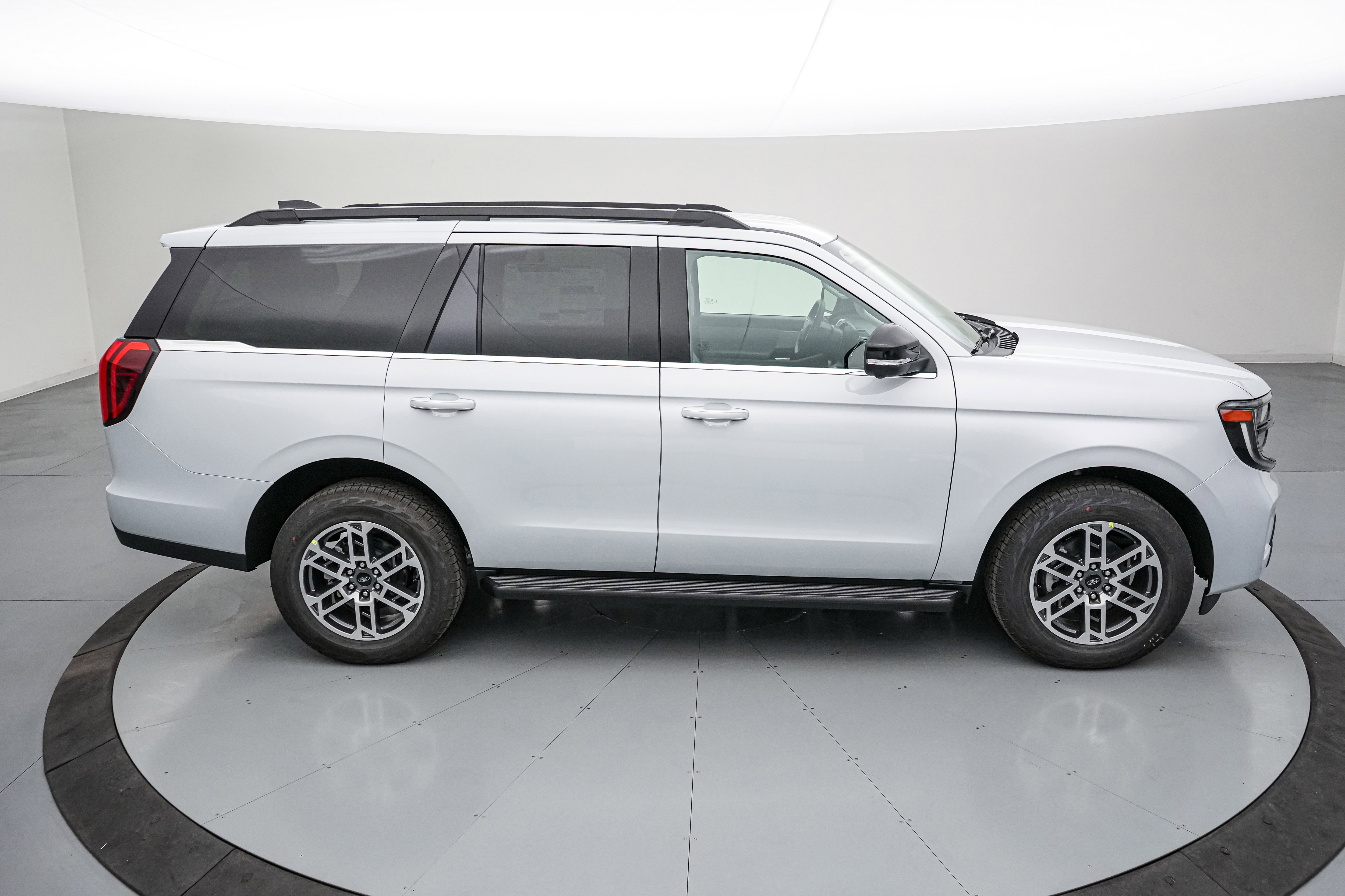 New 2026 Ford Expedition Active image 3