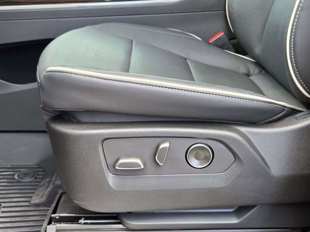 New 2026 Cadillac Escalade Luxury w/ LPO, Floor Liner Package image 27