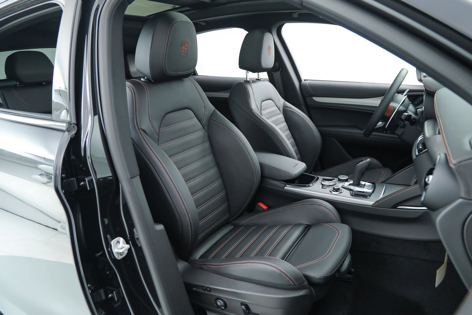 New 2025 Alfa Romeo Stelvio Sprint image 13