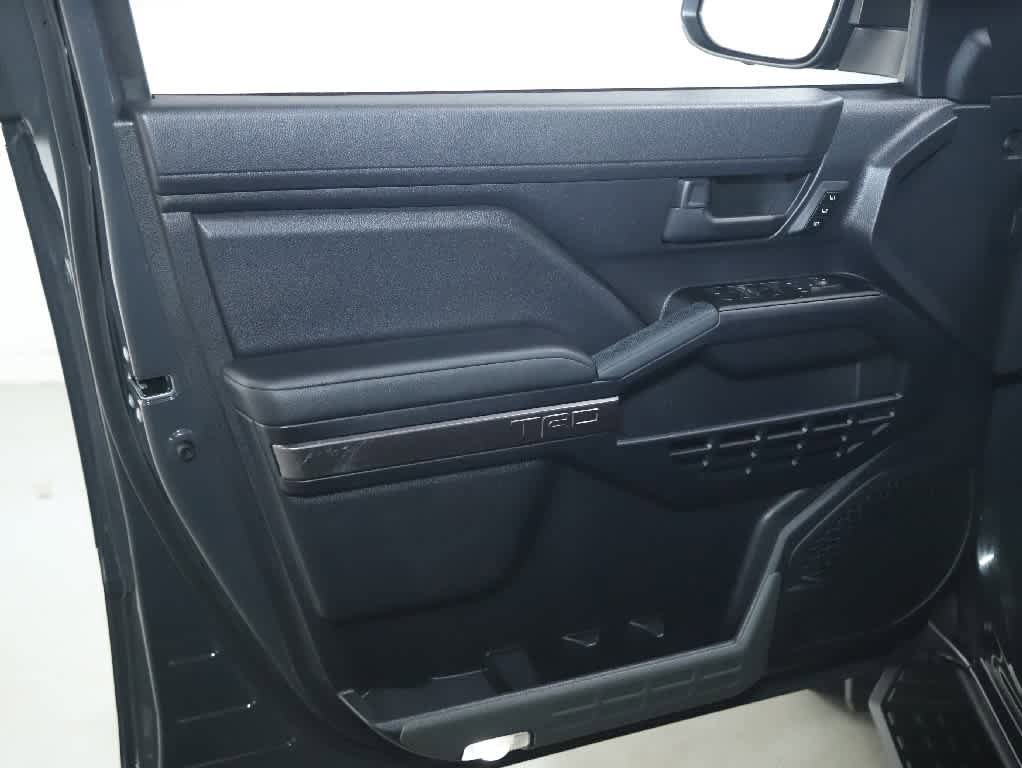 Used 2025 Toyota 4Runner TRD Off-Road Premium AWD/4WD image 15
