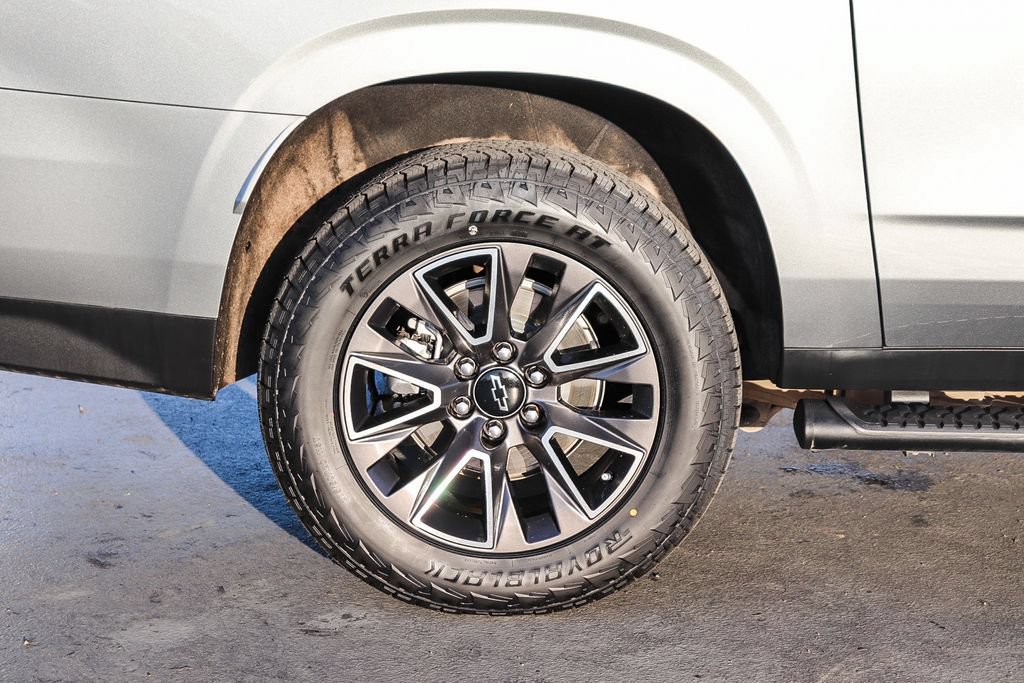 Used 2023 Chevrolet Suburban Z71 AWD/4WD image 12