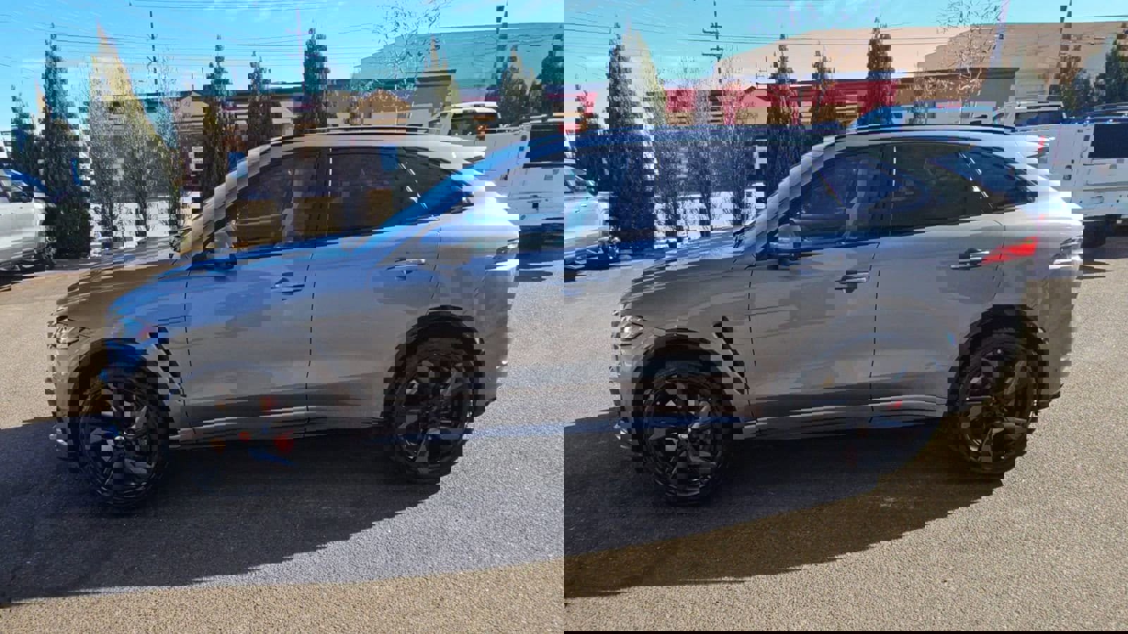 Used 2023 Jaguar F-PACE SVR image 4