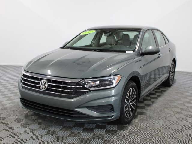 Used 2019 Volkswagen Jetta SEL w/ Cold Weather Package FWD image 2