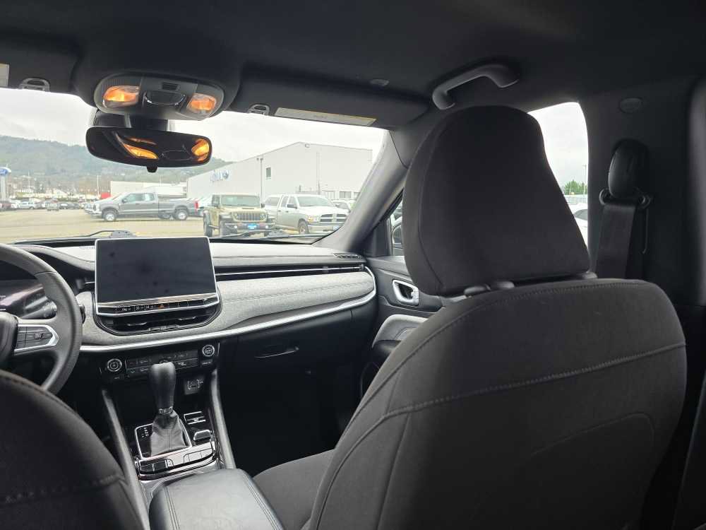 Used 2023 Jeep Compass Sport image 14