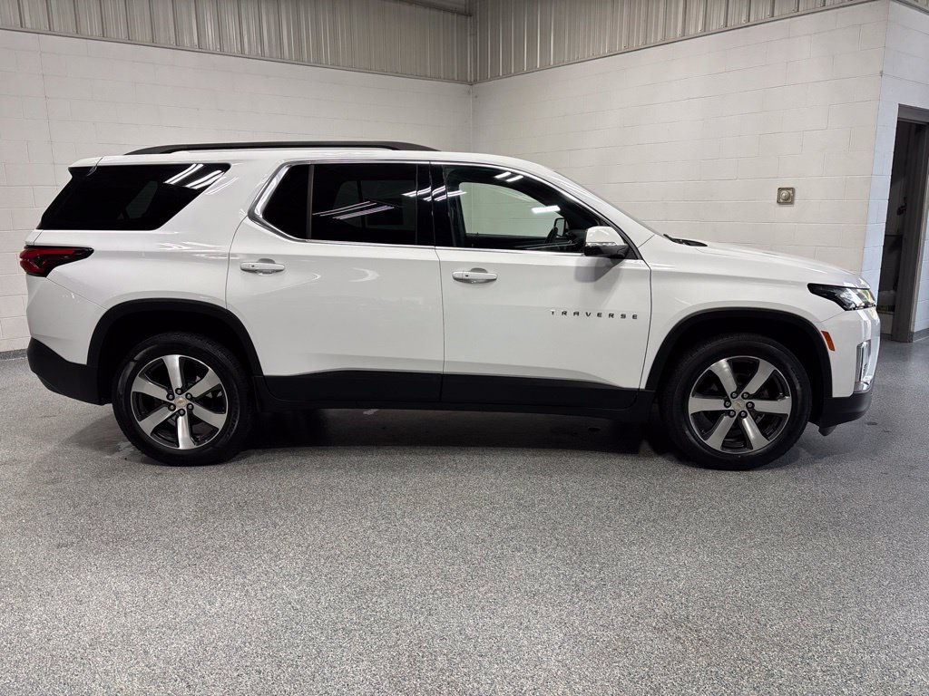 Used 2023 Chevrolet Traverse LT w/ LT Premium Package AWD/4WD image 8