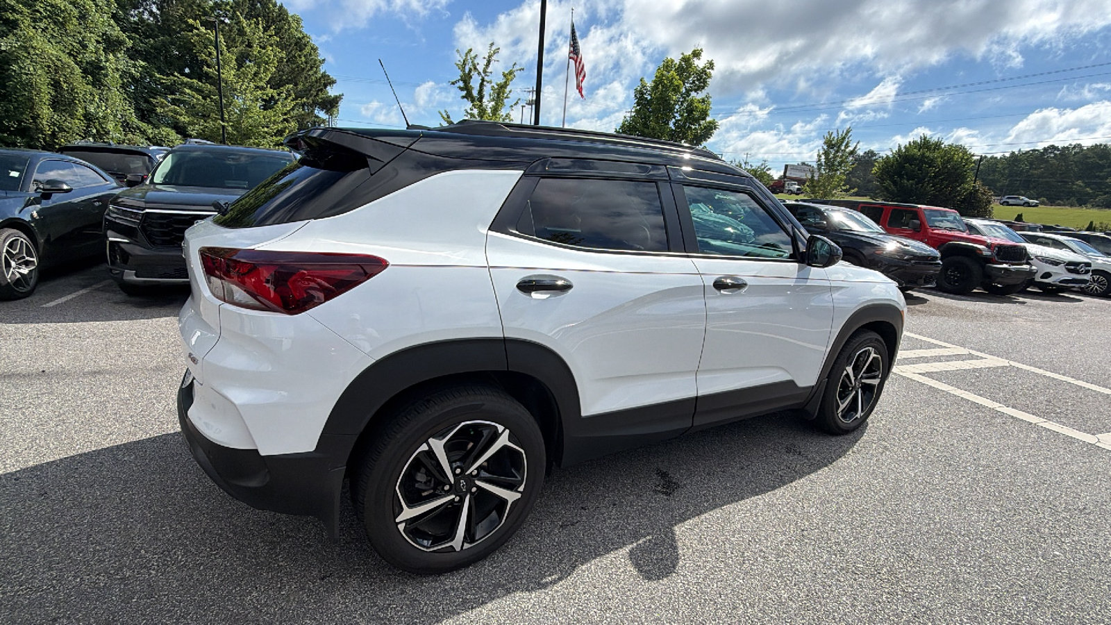 Used 2023 Chevrolet TrailBlazer RS w/ Sun and Liftgate Package FWD image 8
