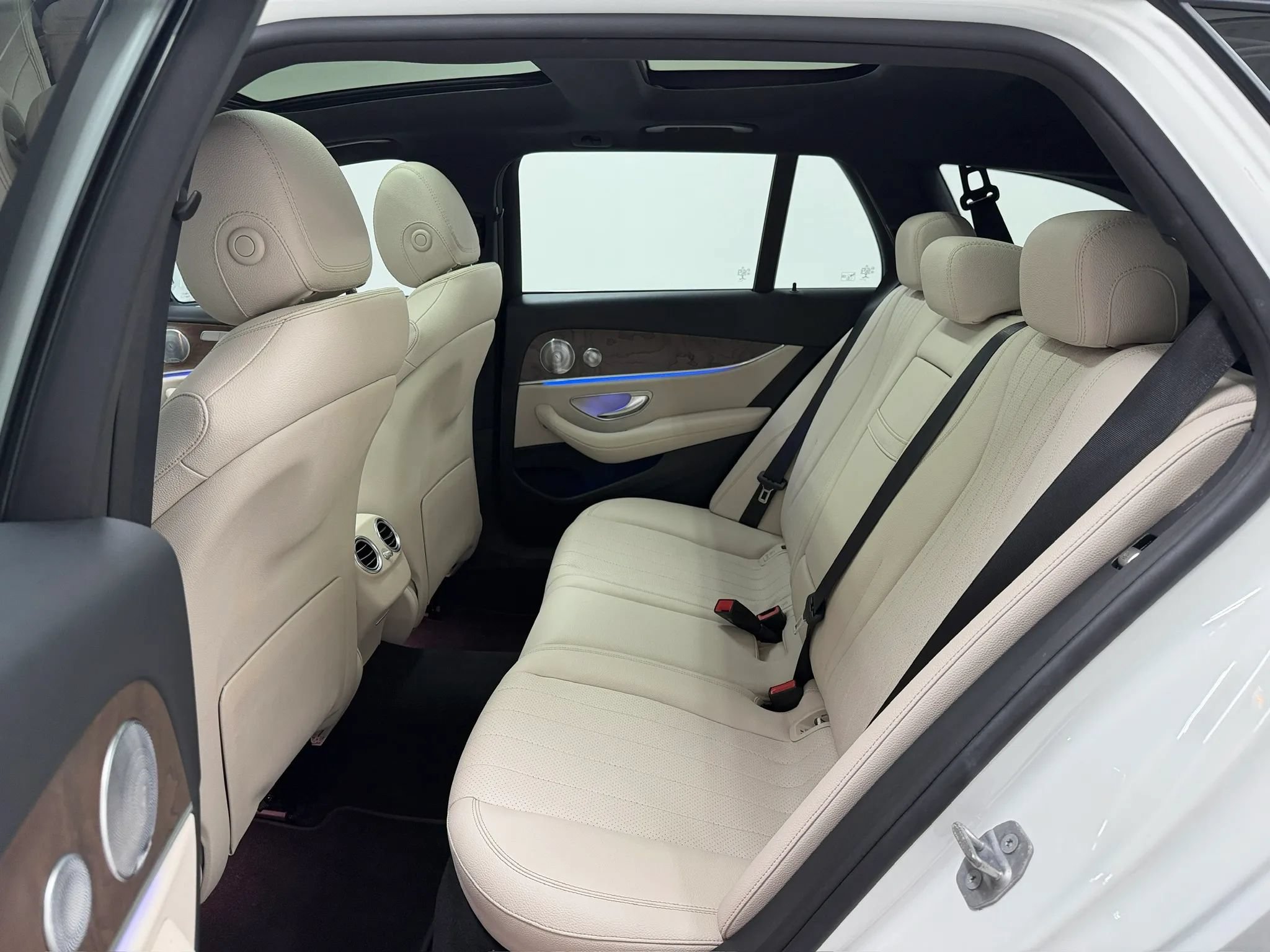 Used 2017 Mercedes-Benz E 400 4MATIC Wagon image 66