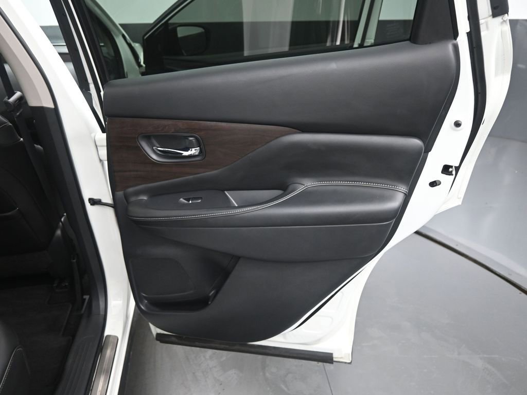Used 2019 Nissan Murano Platinum w/ Cargo Package image 16