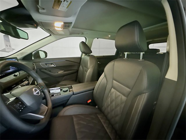 New 2026 Nissan Rogue Platinum image 5