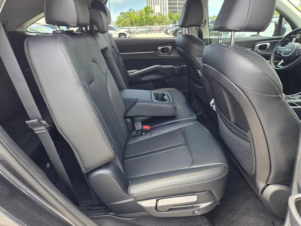 Used 2022 Kia Sorento S w/ Panoramic Sunroof Package FWD image 15