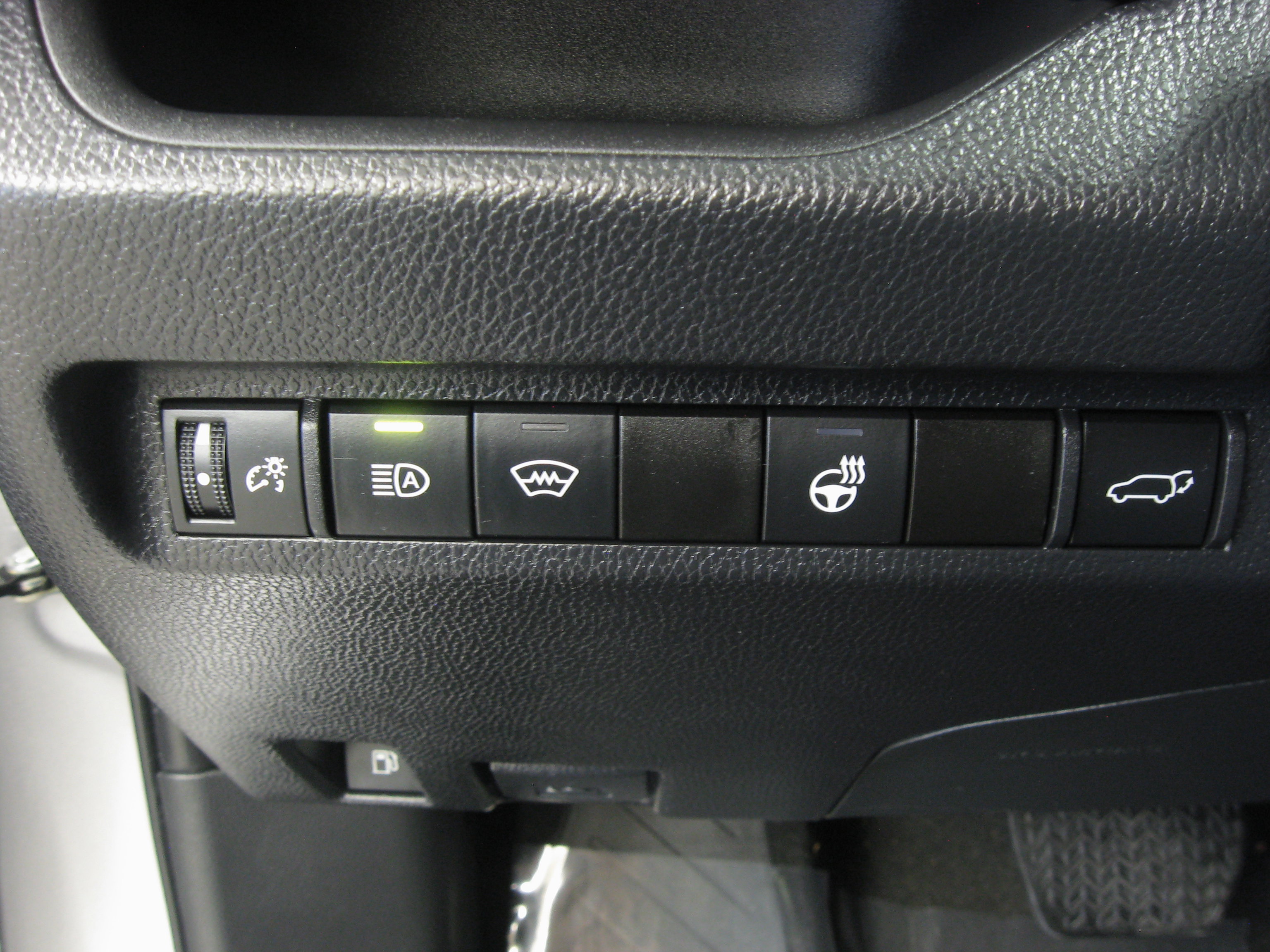 Used 2023 Toyota RAV4 XLE Premium image 19