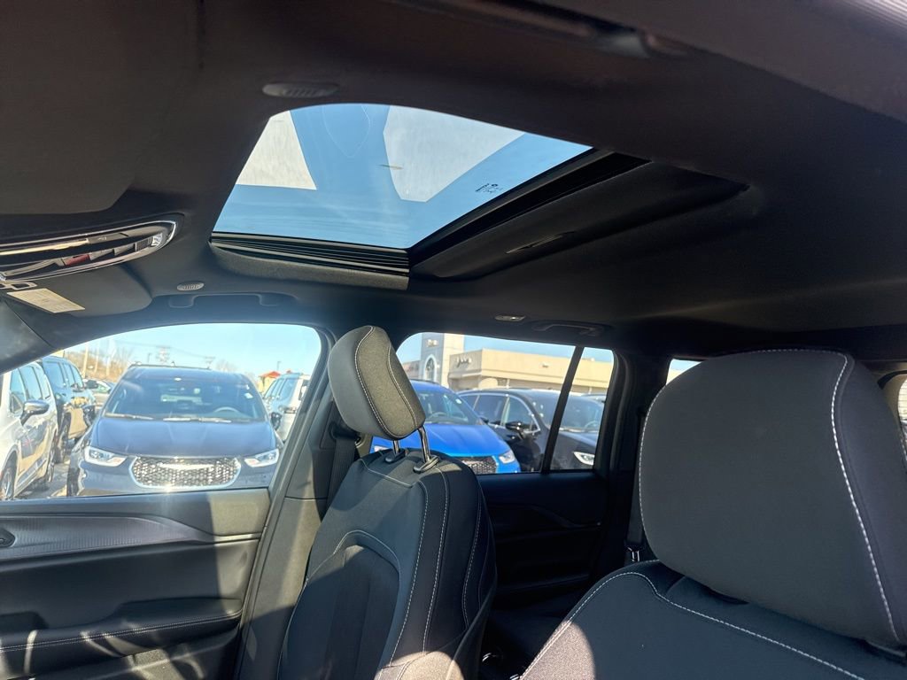 New 2026 Jeep Grand Cherokee Laredo image 17