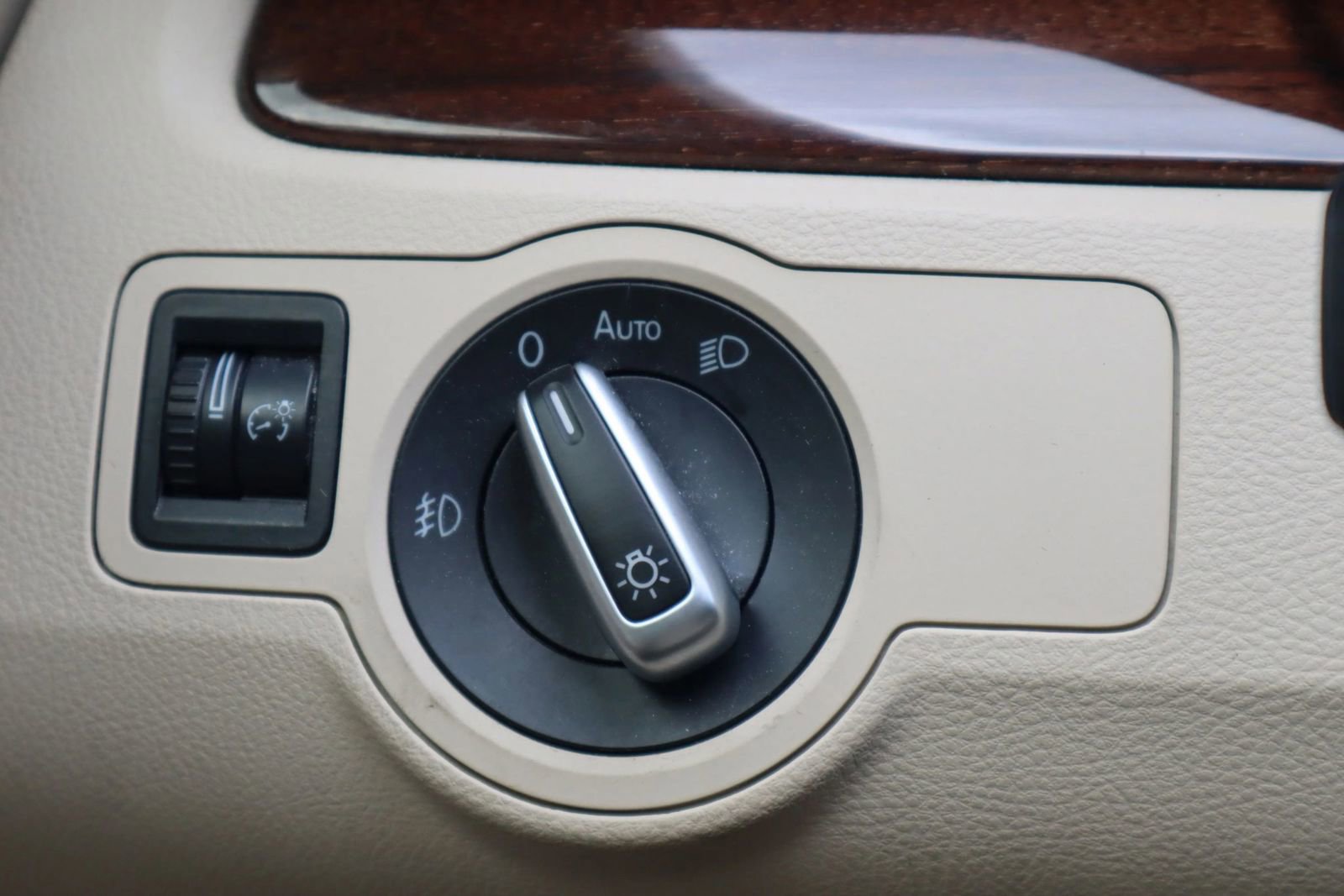Used 2012 Volkswagen CC Lux Plus image 32