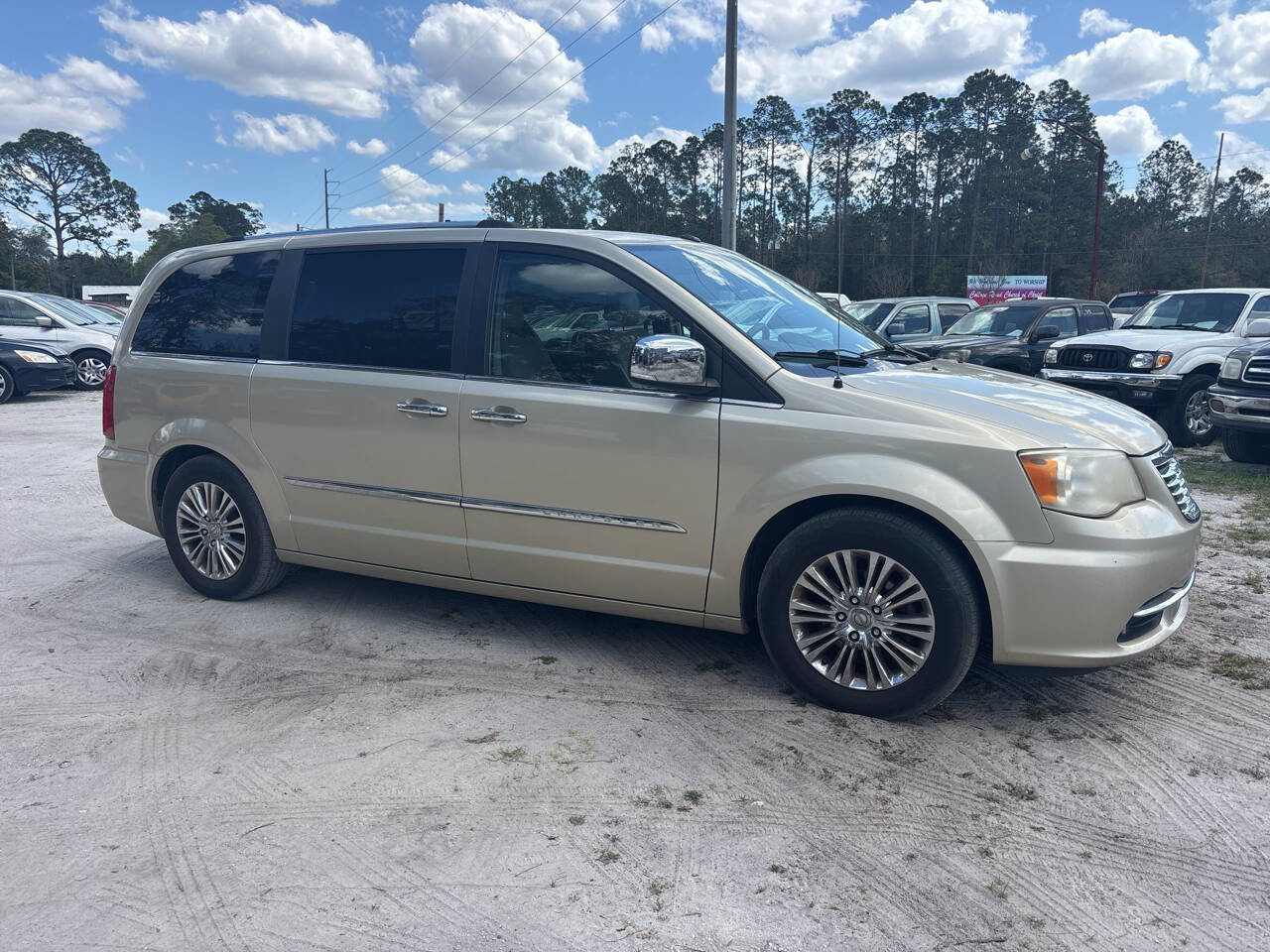 Used 2011 Chrysler Town & Country Limited FWD image 8