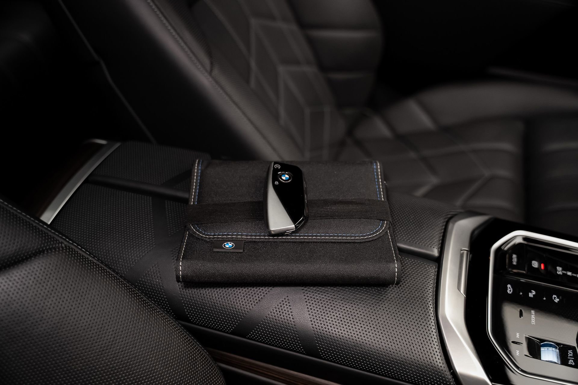 Used 2023 BMW 760i xDrive w/ Executive Package image 81