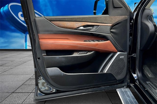 Used 2015 Cadillac Escalade Premium image 19