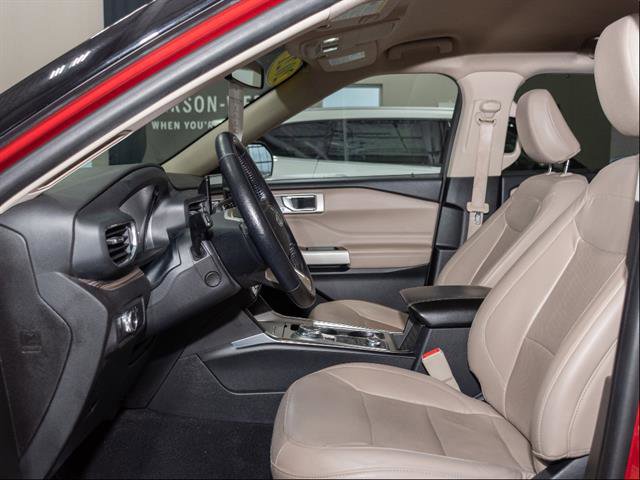 Used 2021 Ford Explorer Limited w/ Equipment Group 301A AWD/4WD image 9
