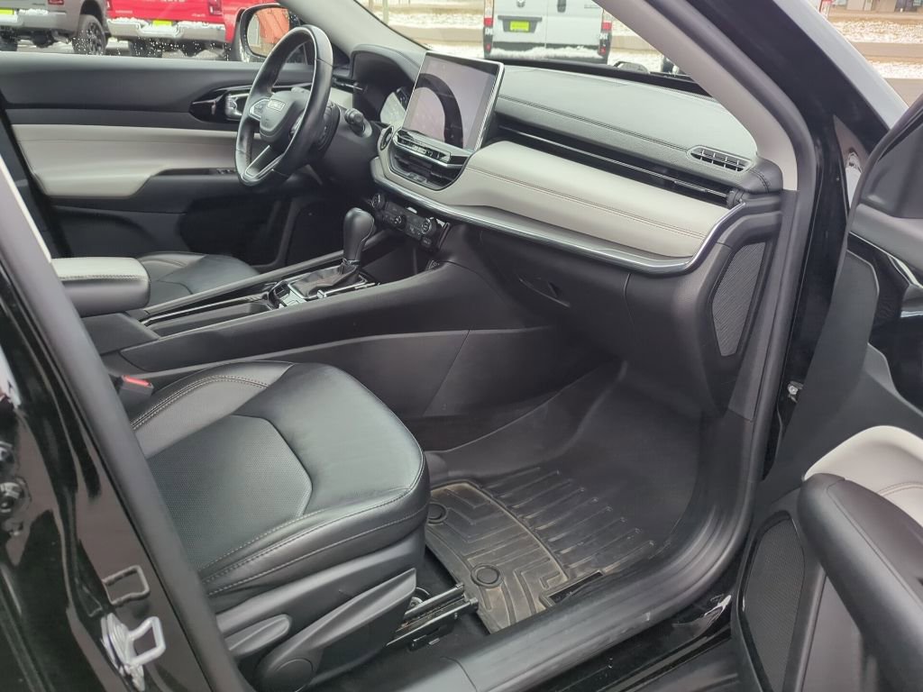 Used 2022 Jeep Compass Limited image 36