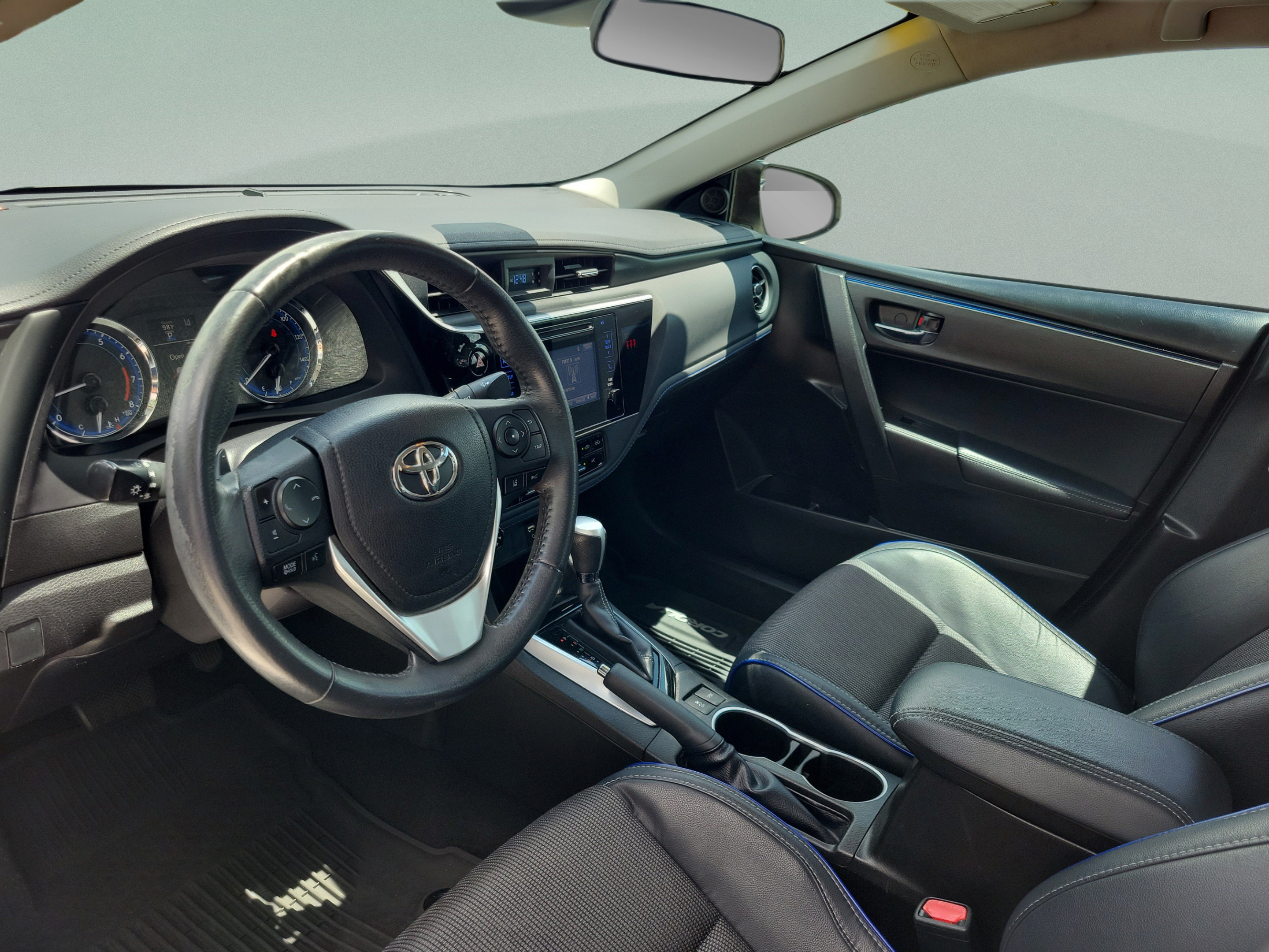 Used 2018 Toyota Corolla SE FWD image 16