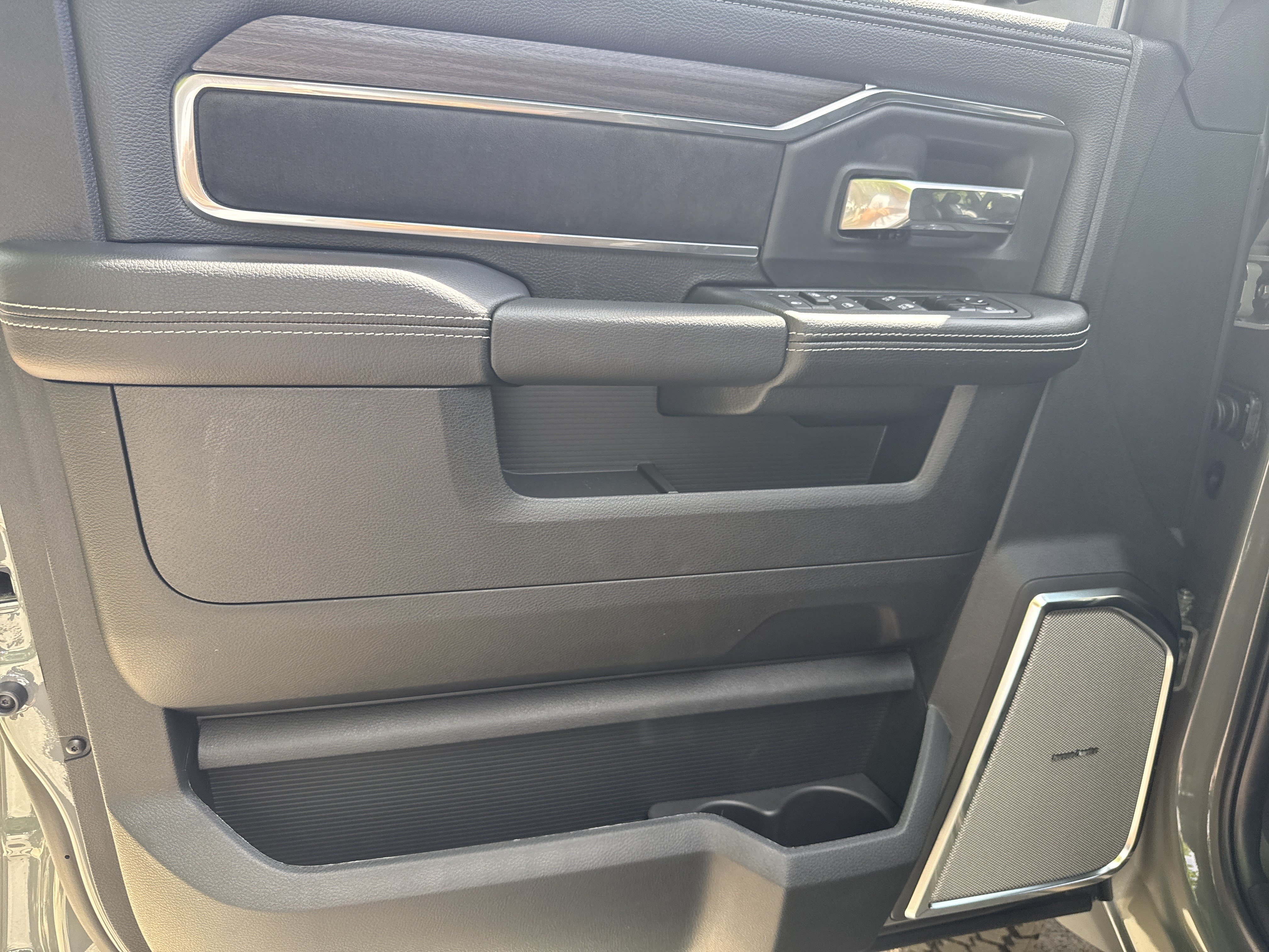 New 2026 RAM 5500 4x4 Crew Cab w/ Laramie Trim Package image 10