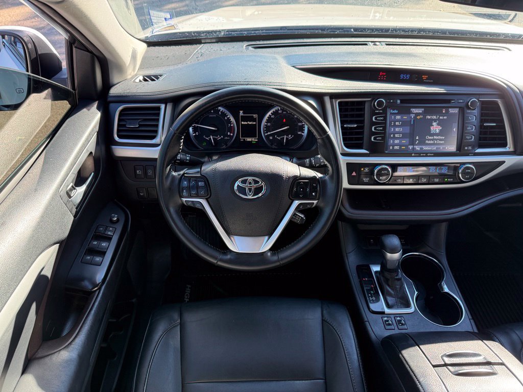 Used 2018 Toyota Highlander XLE AWD/4WD image 2