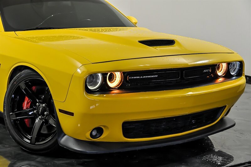 Used 2017 Dodge Challenger SRT RWD image 2