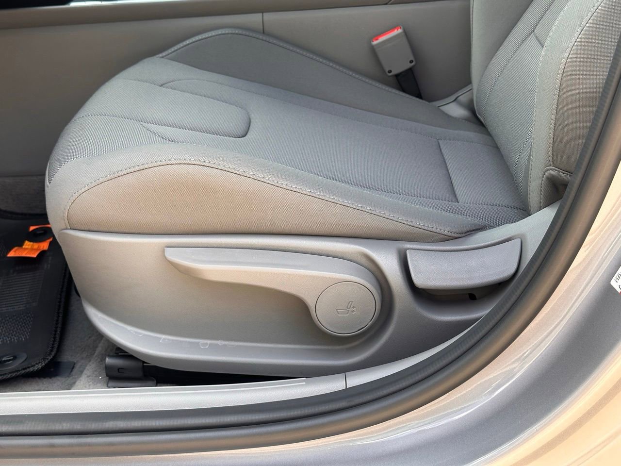 Certified 2026 Hyundai Elantra SE FWD image 26