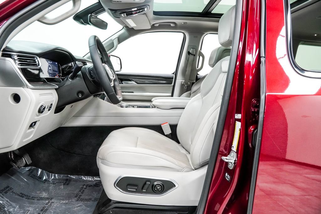 Used 2022 Jeep Wagoneer Series III w/ Premium Group I AWD/4WD image 9