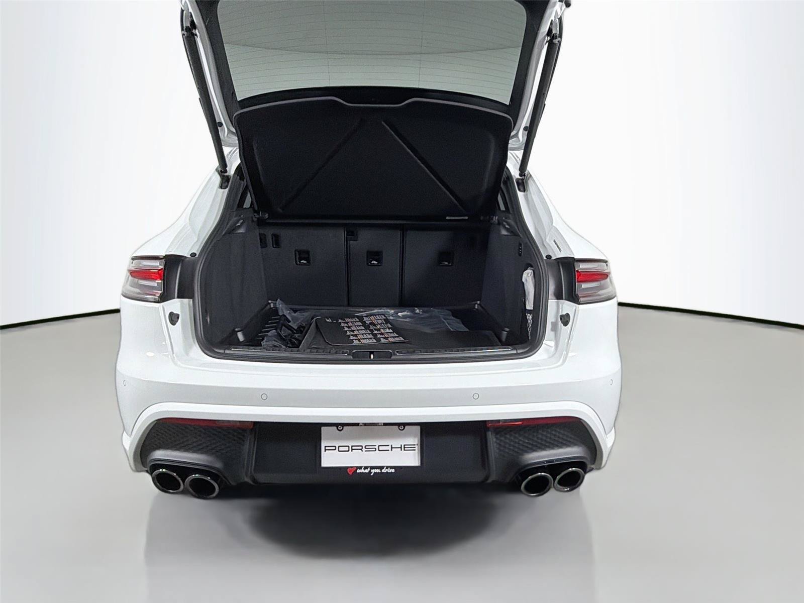 Certified 2025 Porsche Macan S AWD/4WD image 36