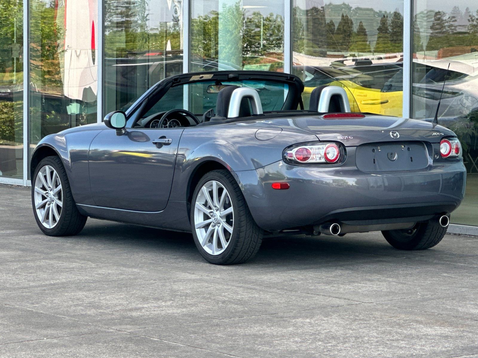 Used 2008 MAZDA MX-5 Miata Grand Touring w/ Premium Pkg RWD image 5